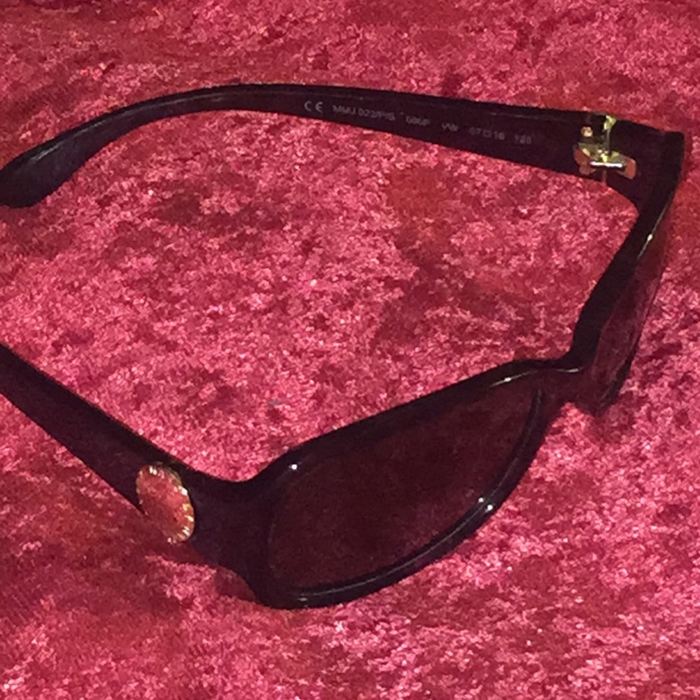 "Marc"by MarcJacobs Chic Sunglasses, black w/gold.
